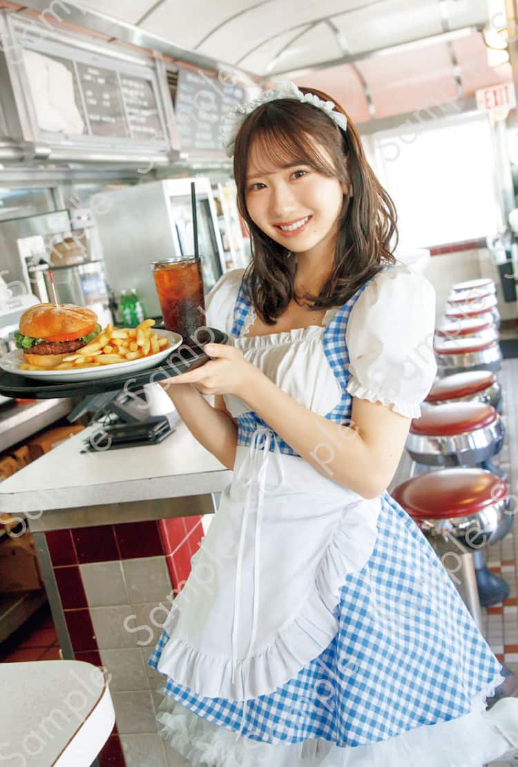 日向坂46藤嶌果歩が働くダイナーがあったら、1st写真集「果実の歩幅 