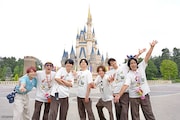 WEST.がディズニーで大はしゃぎ「うんぴょこ修学旅行」、神山智洋への誕生日サプライズも