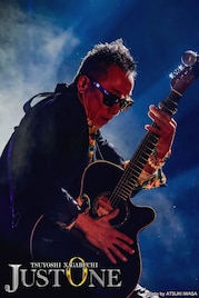 長渕剛、5年ぶりアコースティックツアーのファイナル公演を生中継