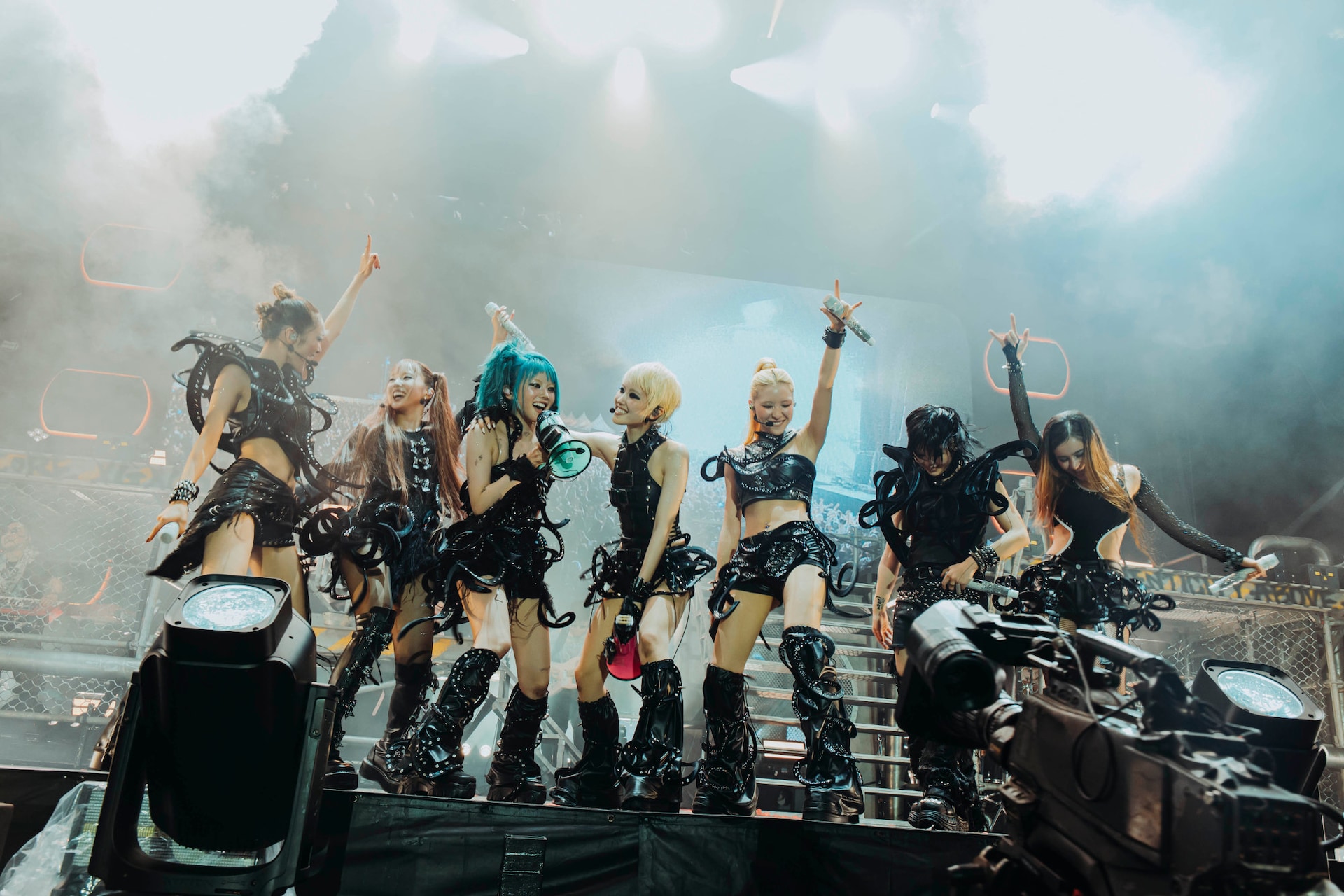 XG、バンドセットでフジロック初出演 トリ前WHITE STAGEに響かせたX