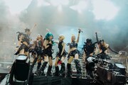 XG、バンドセットでフジロック初出演　トリ前WHITE STAGEに響かせたX-POP