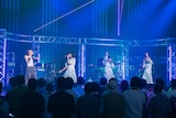 minan（左端）を迎えてコラボ曲「葦の踊り子 feat. minan」を初披露するNegicco。