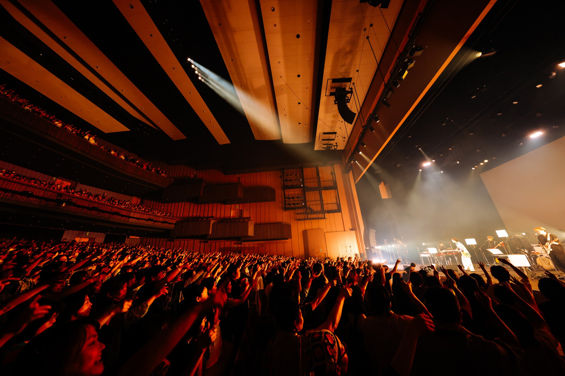 石崎ひゅーい、デビュー14周年記念日に届けた“僕たち”の歌（ライブ