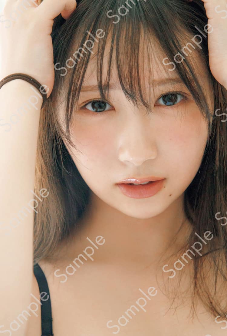 藤嶌果歩がなんだか切ない表情、1st写真集「果実の歩幅」封入ポスト 