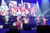 「UNICORN ABEDON60祭『アベドンクエスト60 ～勇者ヨシフィコそして還暦へ～』」の様子。