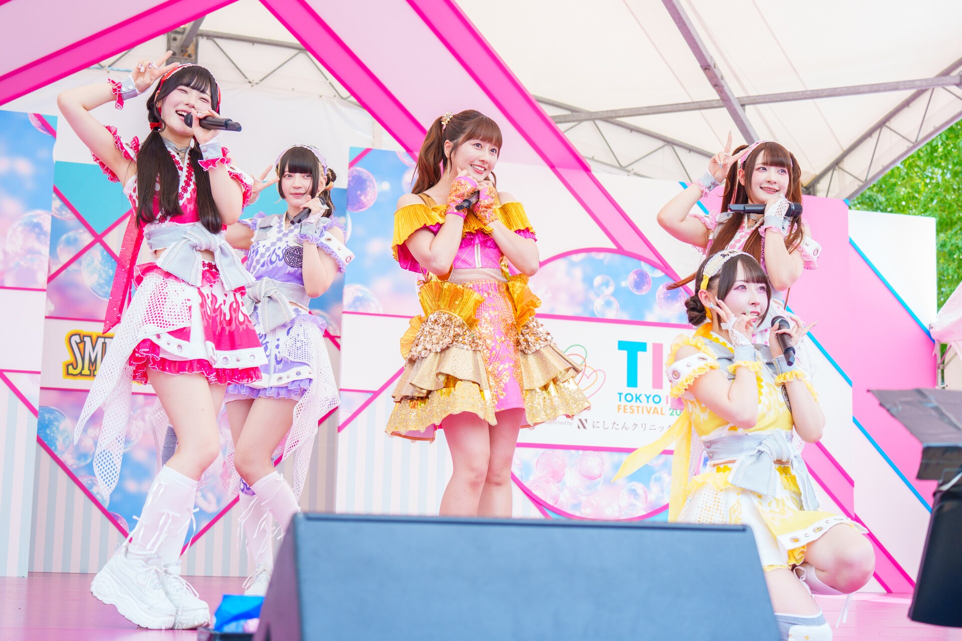 ももクロ佐々木彩夏が届ける「TIF」真夏のアイドルメドレー！総勢64人