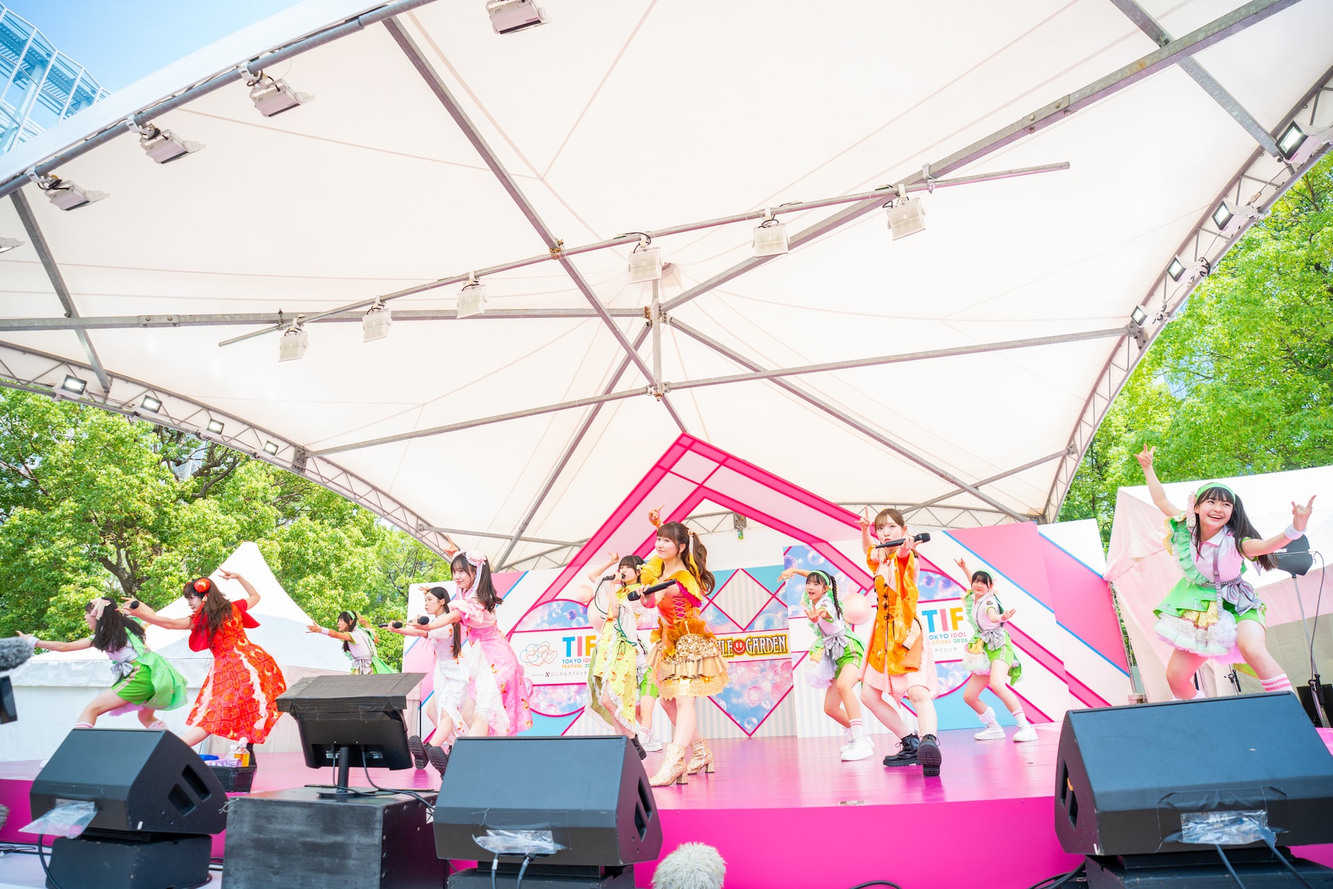 ももクロ佐々木彩夏が届ける「TIF」真夏のアイドルメドレー！総勢64人