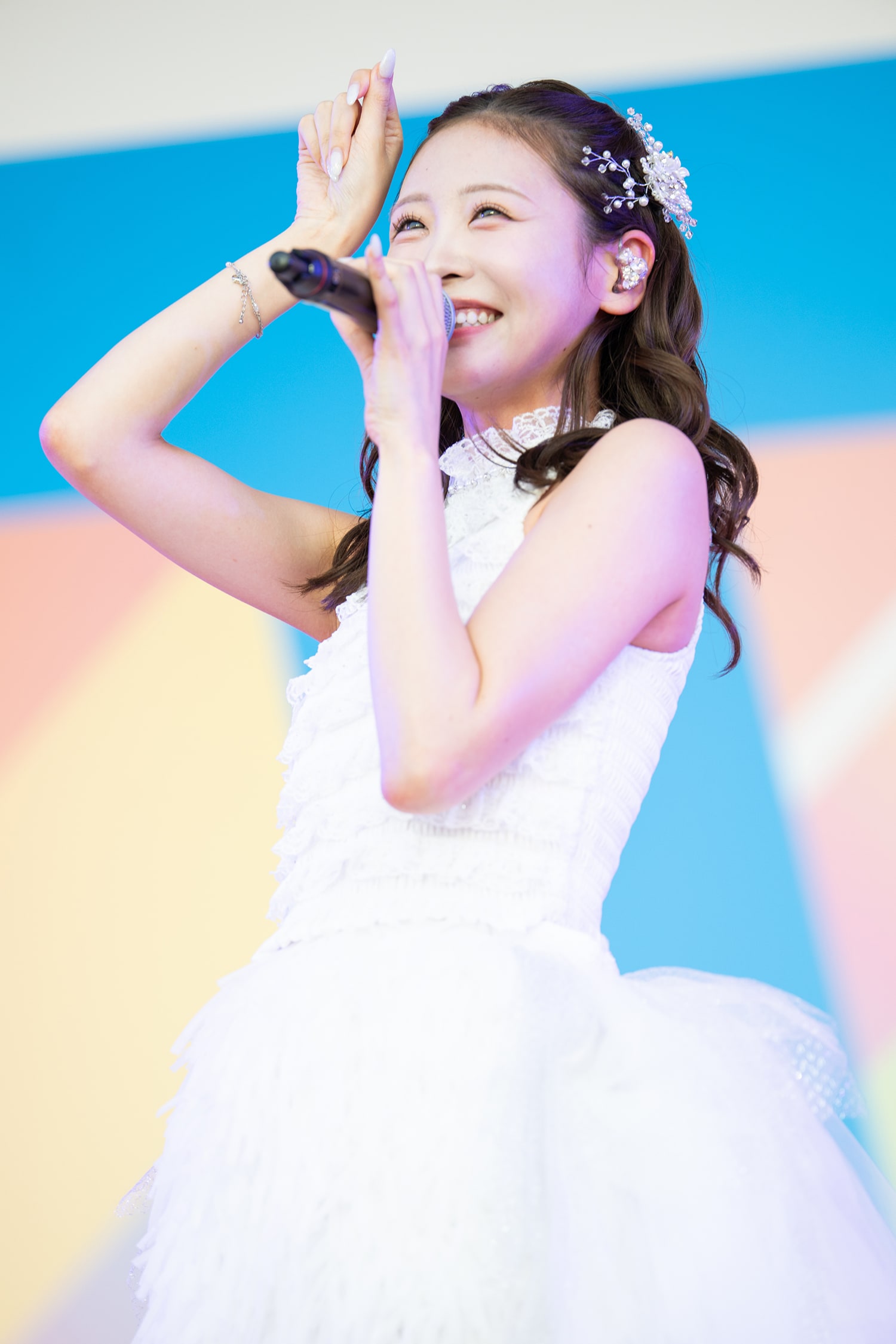 櫻井優衣が「TIF」で笑顔あふれるソロステージ「いっぱいアイドル