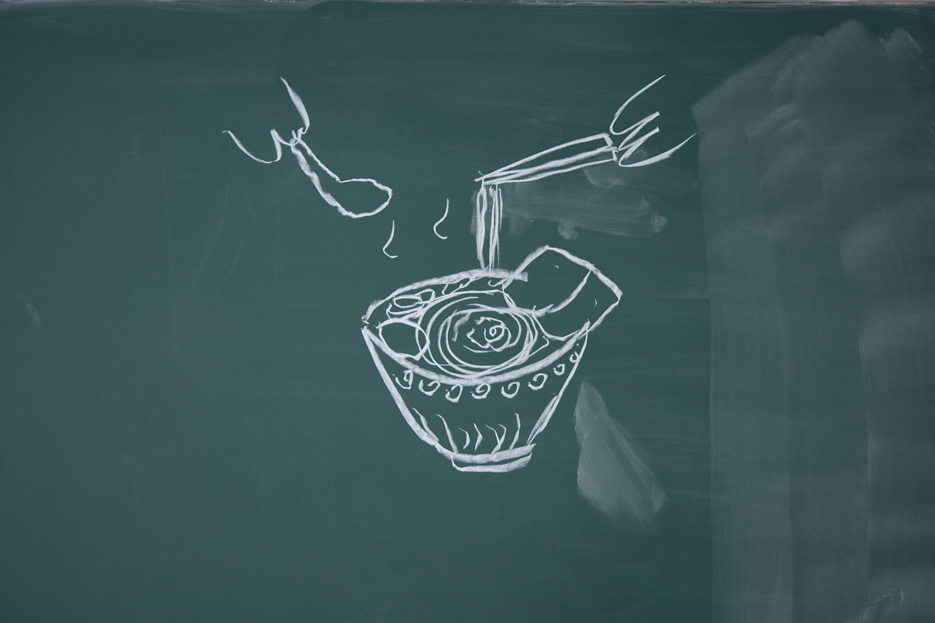 小泉光咲（原因は自分にある。）が黒板に描いたラーメン。 [画像