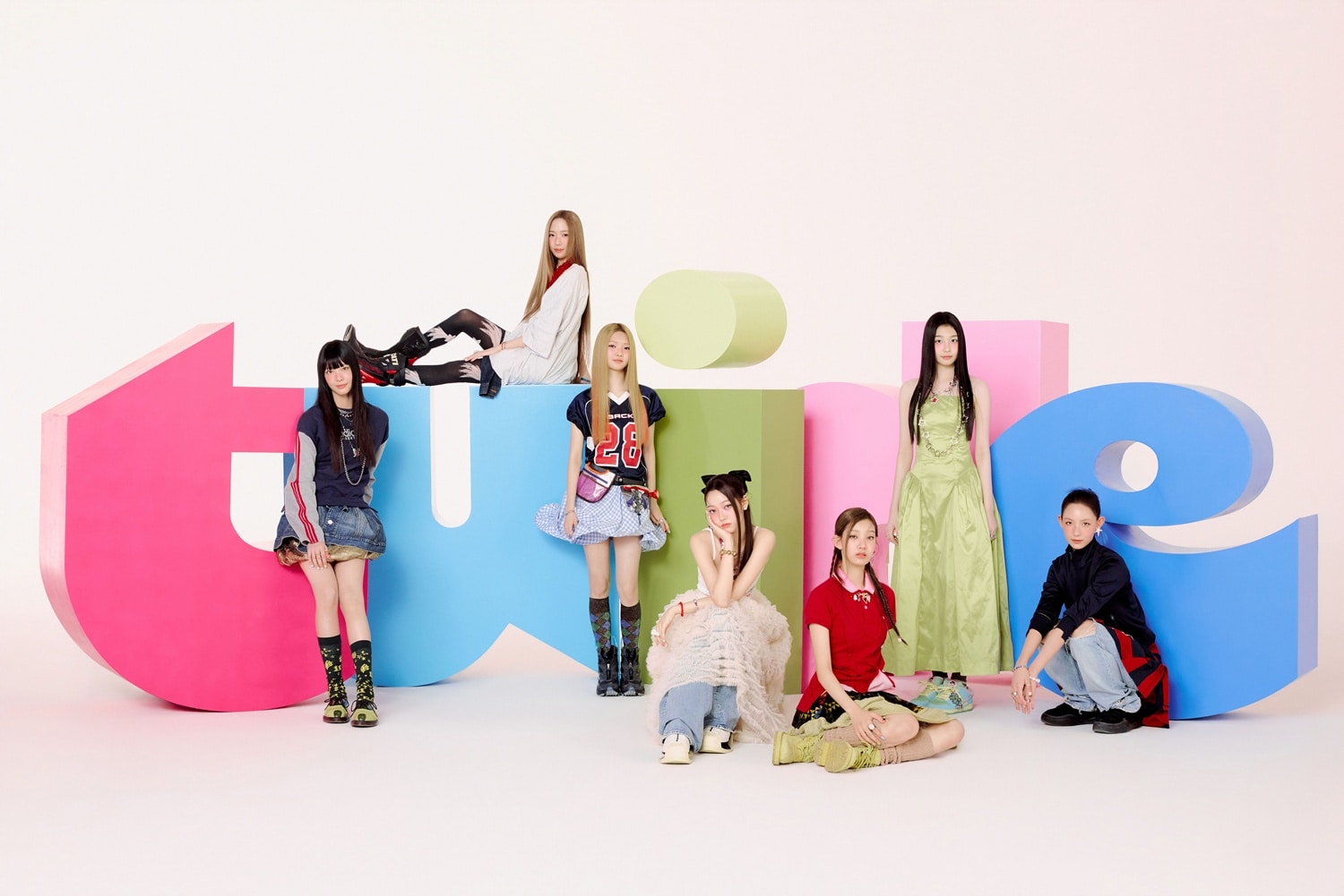 HYBE新ガールズグループTUIDE（テュイド）デビュー日決定、メンバー7人のビジュアル公開