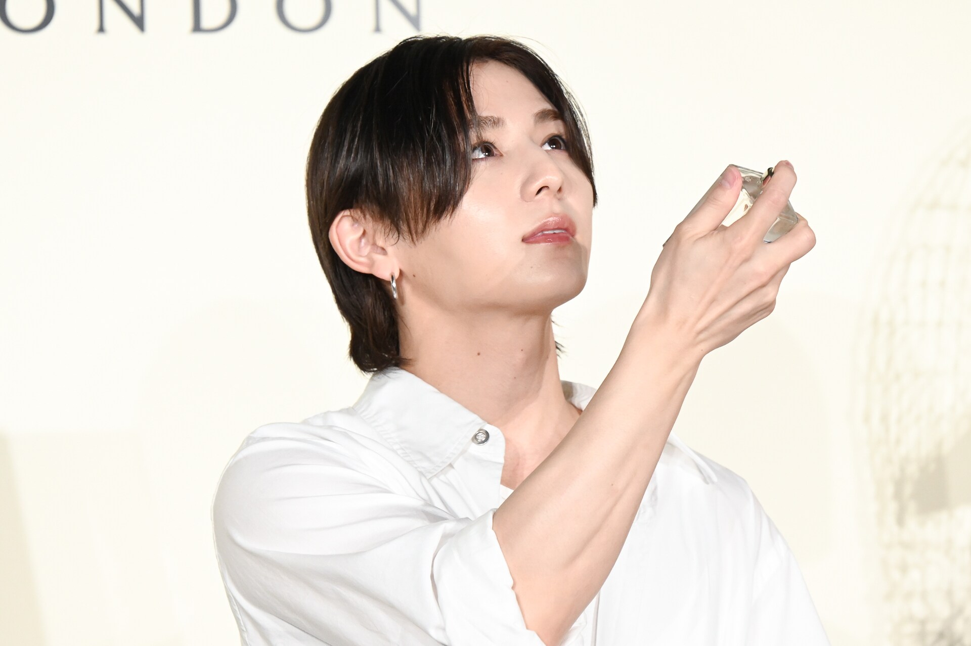 山田涼介、ジョー マローンの香りをまとって「僕をかぎたいですよね