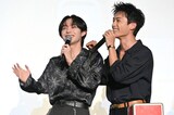 笑う長野蒼大（VOKSY DAYS）と砂田将宏（BALLISTIK BOYZ）。