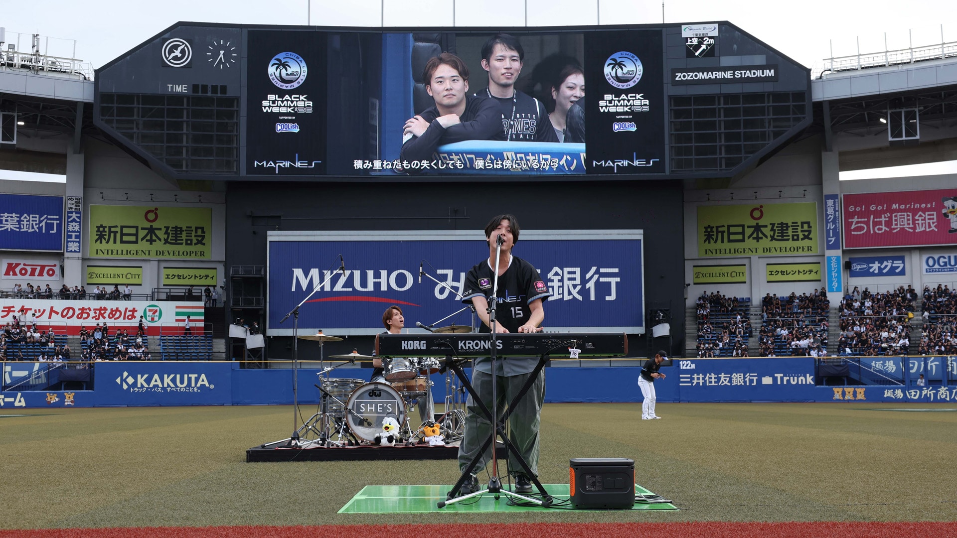 SHE'Sが千葉ロッテマリーンズ試合前に登場、横山陸人投手の登場曲「追い風」を演奏