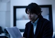 松村北斗と今田美桜がダブル主演「白鳥とコウモリ」の新たな場面写真公開