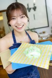 「アンジュルム川名凜1stフォトブック ケロちゃん カエル大好きノート」より。