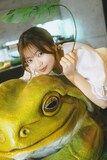 「アンジュルム川名凜1stフォトブック ケロちゃん カエル大好きノート」より。