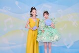 8月15日にNHK総合ほかで放送される新たな夏の音楽特番「夏の音楽祭 うたであえたら 2026」に出演する増田惠子（ピンク・レディー）と櫻井優衣（FRUITS ZIPPER）。