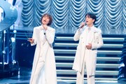 8月15日にNHK総合ほかで放送される新たな夏の音楽特番「夏の音楽祭 うたであえたら 2026」に出演する氷川きよしと山崎育三郎。