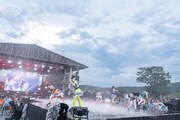 思い切り水を浴びるえびちゅう。