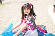 イルカに乗った仲村悠菜。
