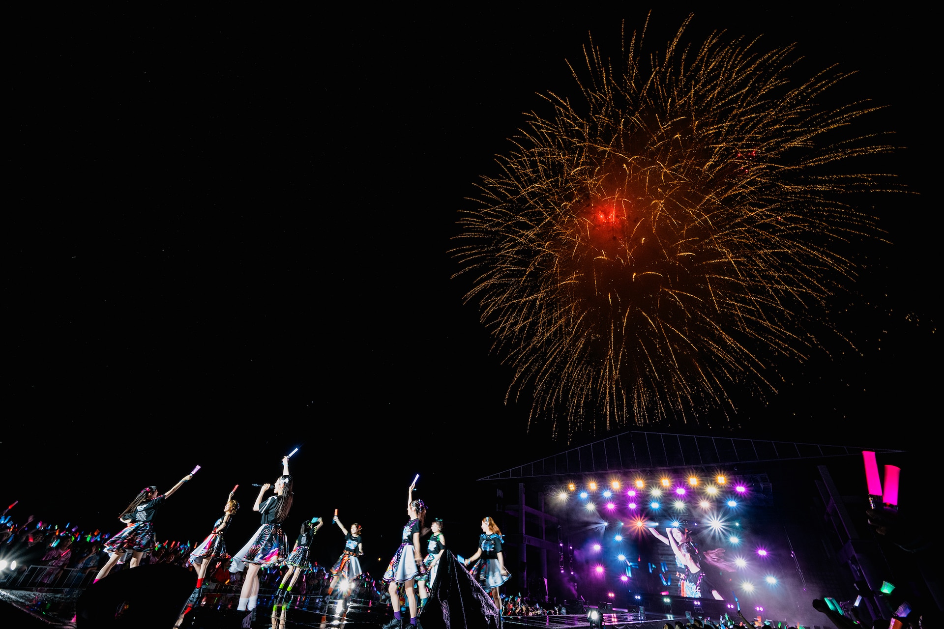 私立恵比寿中学のEMOな夏の夜、キャンプファイヤーや花火も満喫「FAMIEN2026」1日目