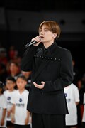 国歌を独唱するMANATO（BE:FIRST）。