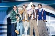 タクヤ（超特急）、HAYATO（ONE N' ONLY）、NAOYA（ONE N' ONLY）、FUMIYA（BUDDiiS）、SHOOT（BUDDiiS）からなる兄弟ユニット。「Run up!!!!!!」のパフォーマンスより。