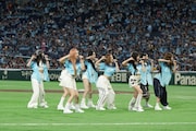 Hearts2Heartsが埼玉西武ライオンズ試合前にパフォーマンス、ジウが始球式に登板