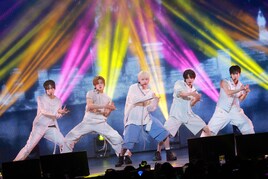 TOMORROW X TOGETHER「セツナハナビ」発売日に夏祭り満喫、ヒュニンカイの誕生日もお祝い