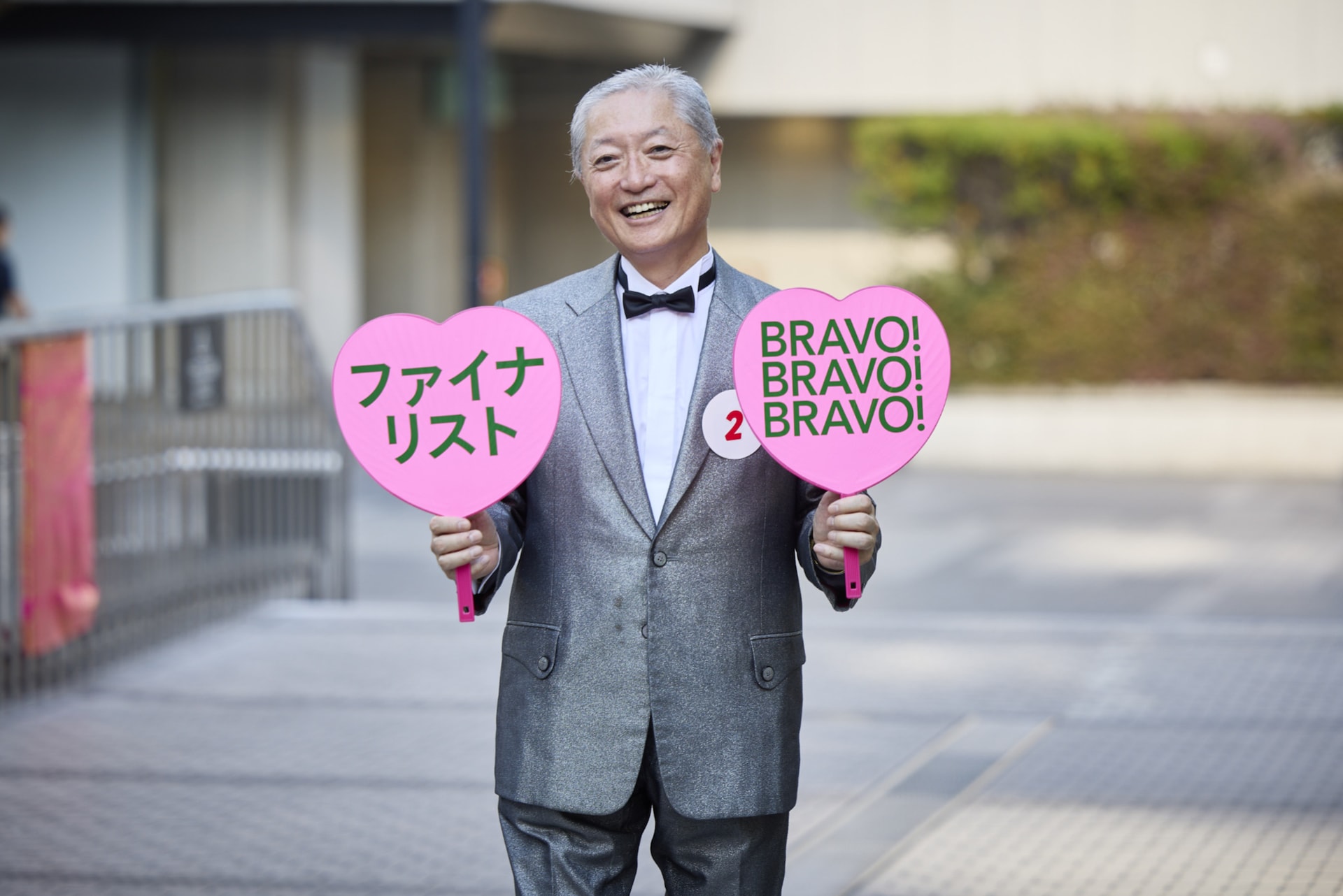 新宿三井ビルのど自慢大会に出たい一心で、三井クラブ支配人が定年後ビル警備員に再就職した結果