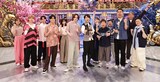 左から秋元杏月、井上瑞稀（KEY TO LIT）、鈴木福、正門良規（Aぇ! group）、齊藤京子、菊池風磨（timelesz）、櫻井翔、柏木由紀、田中裕二（爆笑問題）、やす子、田中卓志（アンガールズ）、五十嵐亮太、近藤春菜（ハリセンボン）。©フジテレビ