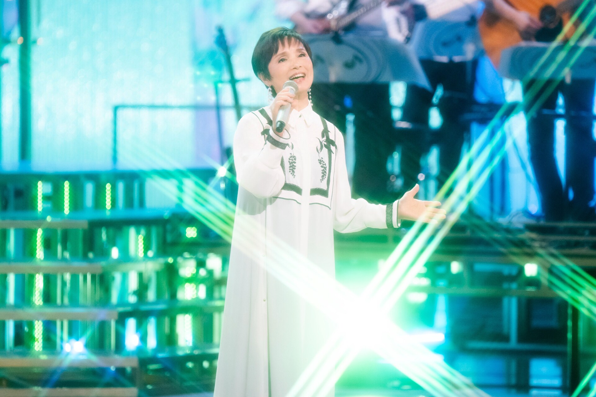 うたコン 高田みづえ 一夜限りの復活SP」で歌唱する、高田みづえ