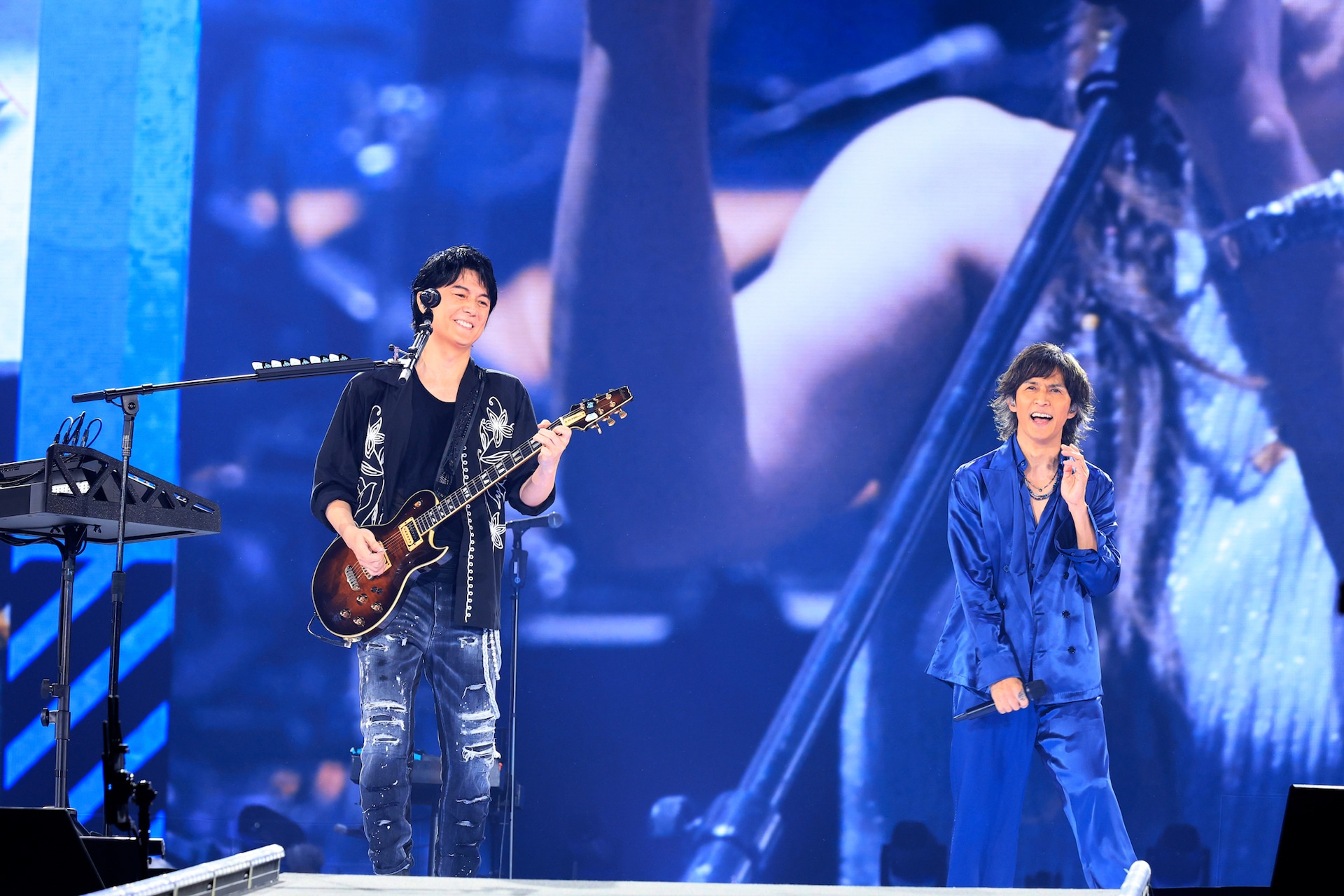 福山雅治のドームライブにB'z・稲葉浩志がサプライズ出演、豪華共演で