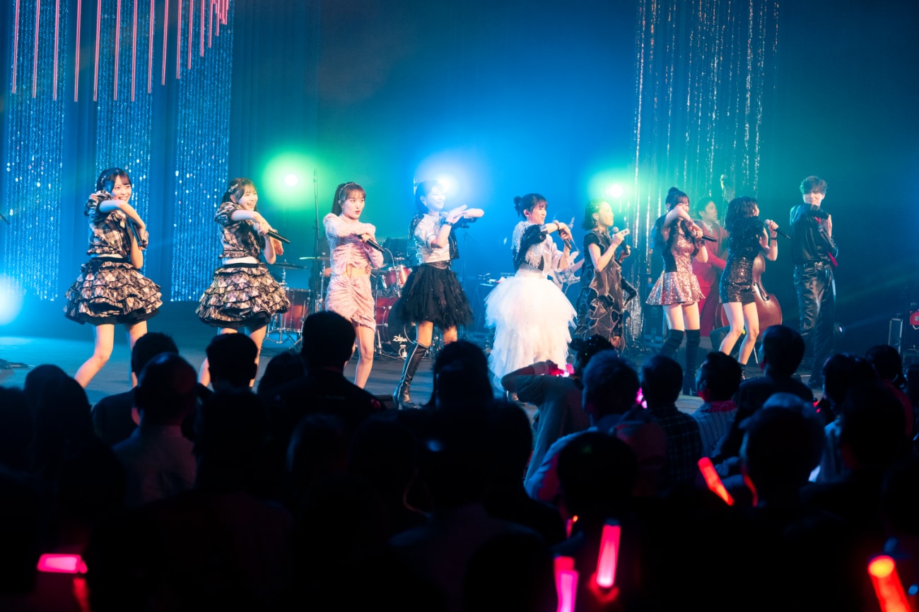 ピンク・レディー50周年記念日に豪華な顔ぶれが集結、愛とリスペクトに