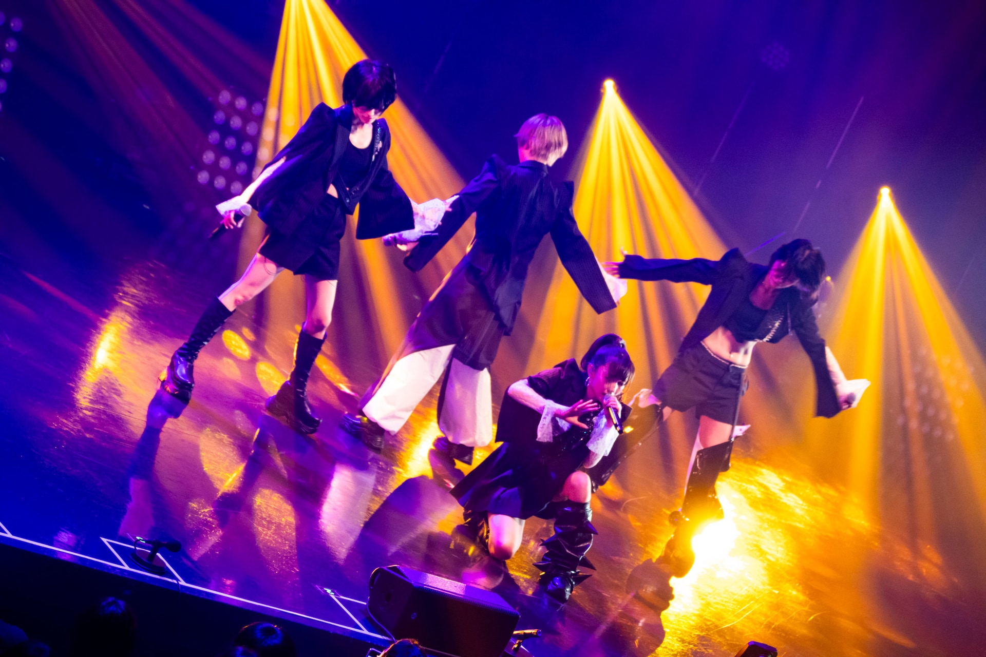 ExWHYZが解散、ラストライブ「光」全30曲で見せた4人の集大成 - 音楽