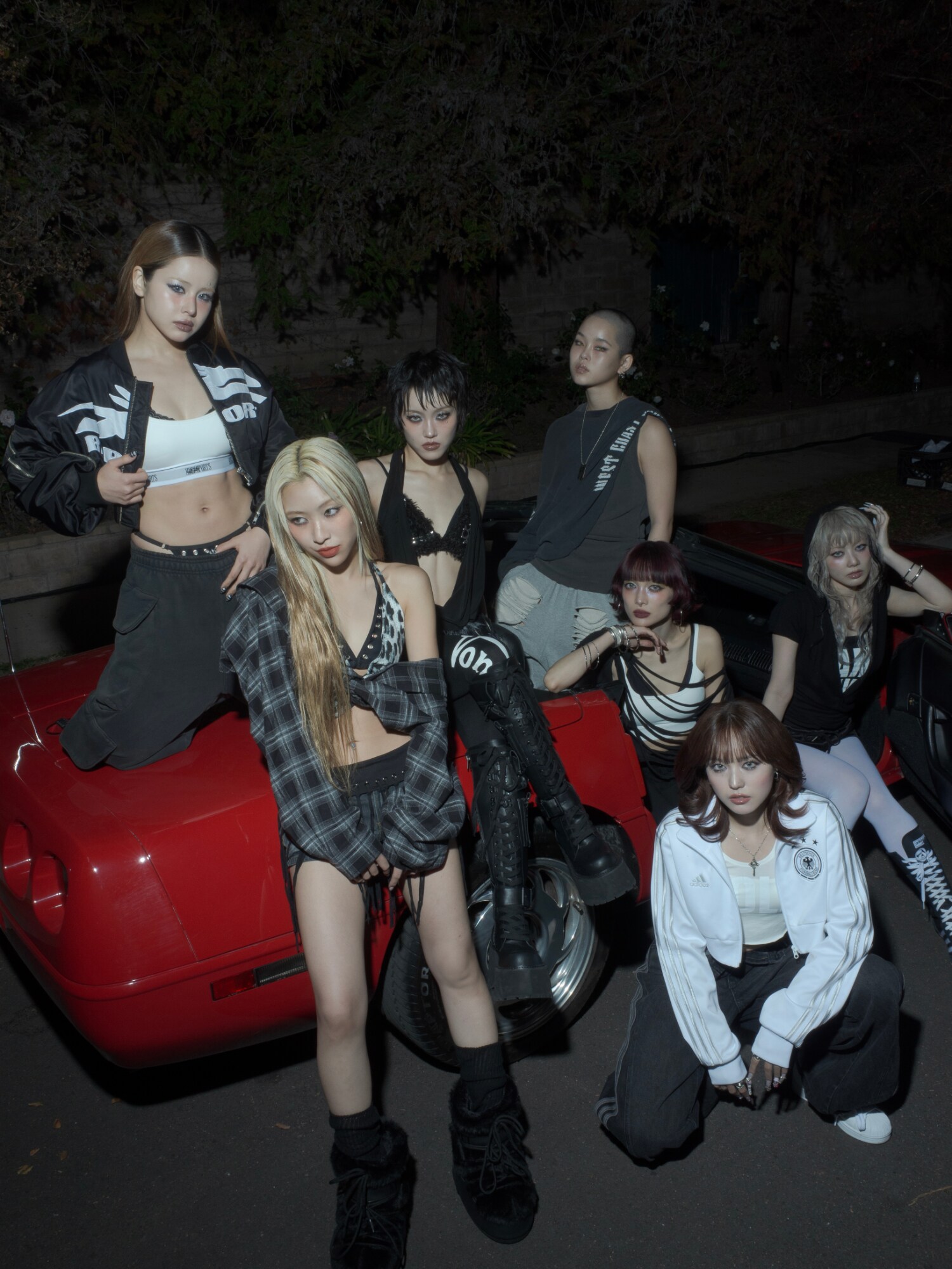 XGが夜のLAの住宅街でダンス、「NO GOOD」パフォーマンスビデオ公開
