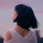 HANA・JISOOの後ろ姿を捉えた「いち髪」新CMオンエア、ソロデビュー曲を初公開