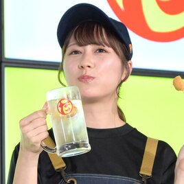 モノノフさんに早く伝えたい！佐々木彩夏が串カツ田中PR大使に就任、「のびのび活動」できる感謝伝えハイボールで乾杯