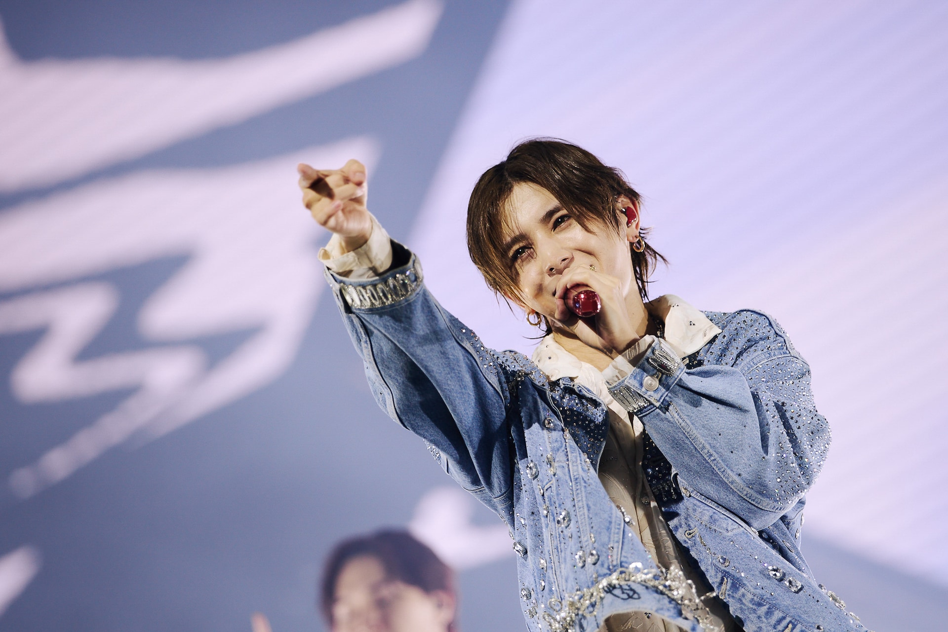【山田涼】 山田涼介が「RED」の世界観を再構築した初アジアツアー、おなじみの