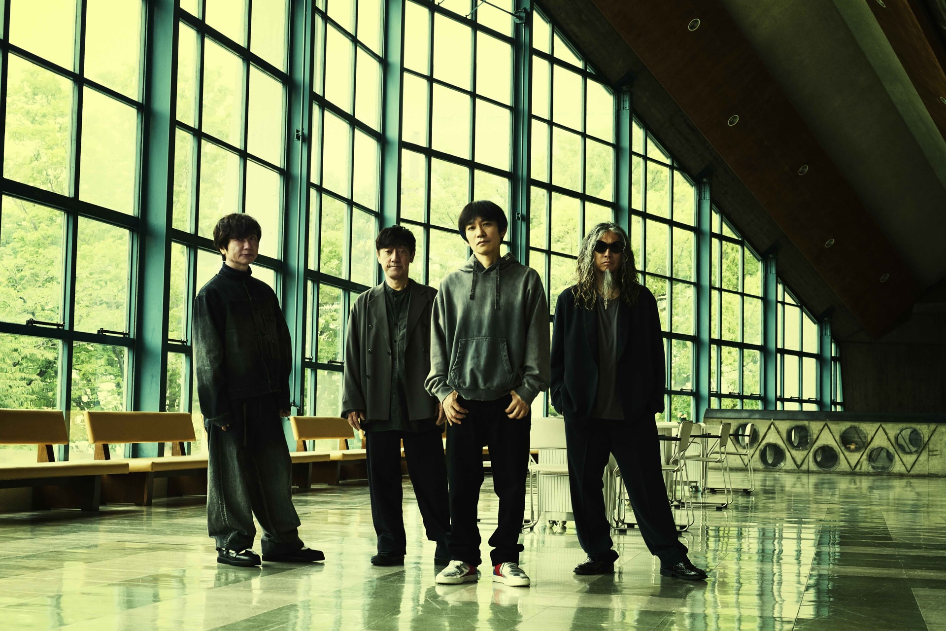 スピッツのニューアルバム「kettle」11月発売決定、2027年3月から全28