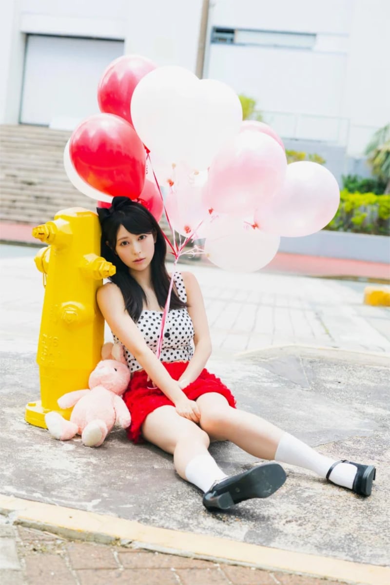 いろいろな瀬戸みるかに出会える初写真集、NEO JAPONISMセンターが