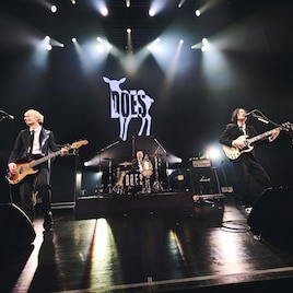 全30曲3時間半！DOES、大盤振る舞いのデビュー20周年ライブで響かせた不変のロック
