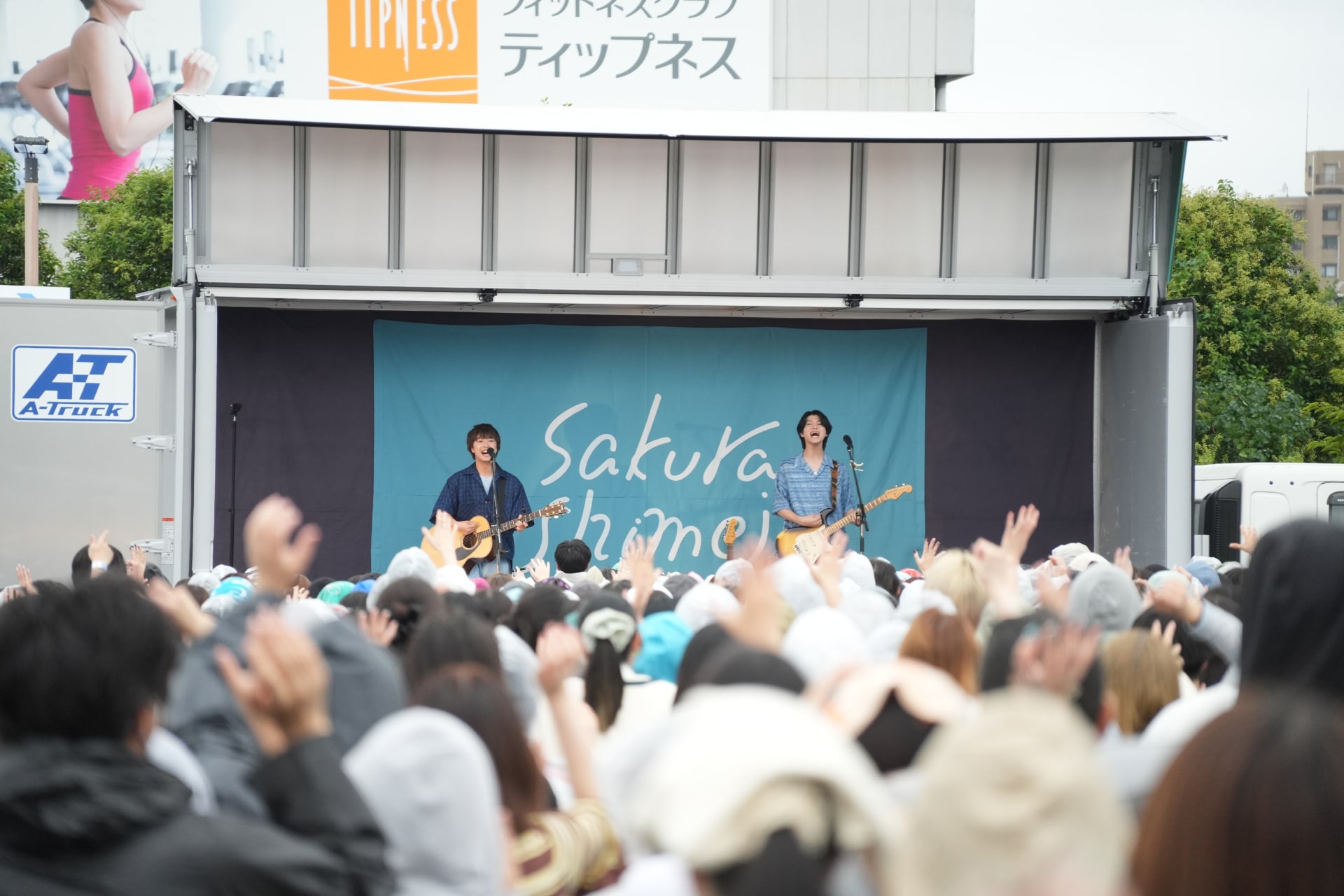 Sakurashimeji、雨降る蘇我フリーライブに2500人集結（ライブレポート