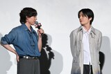 左から坂東龍汰、岡山天音。