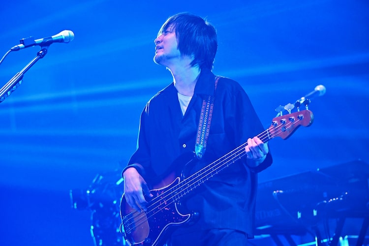 小島和也（B, Cho）（撮影：半田安政）