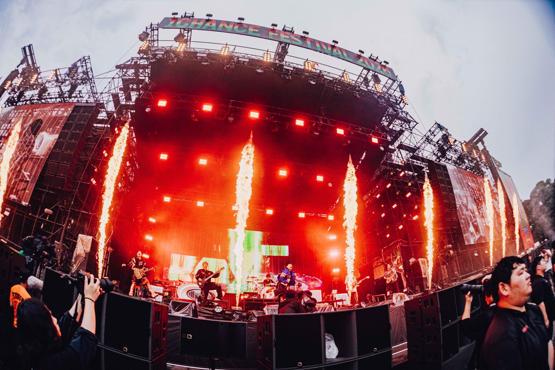 UVERworldのライブの様子。（Photo by toya） [画像ギャラリー 16/20