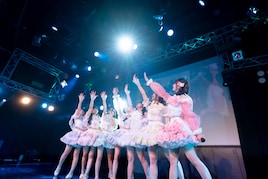 Fairy Logueがデビューライブ開催、“圧倒的な主人公感”を追求する7人組アイドル