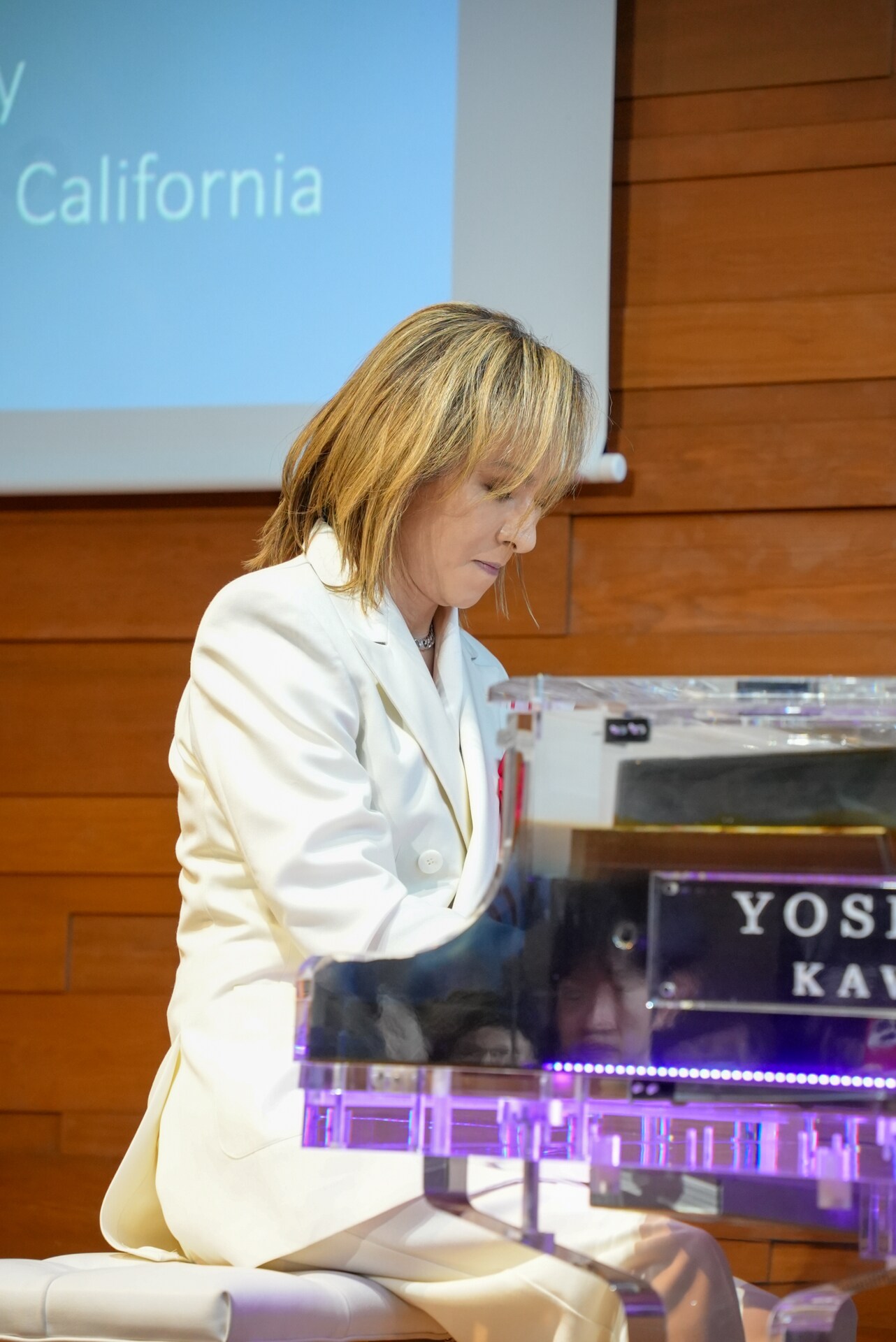 Forever Love」を演奏するYOSHIKI。 [画像ギャラリー 14/21] - 音楽