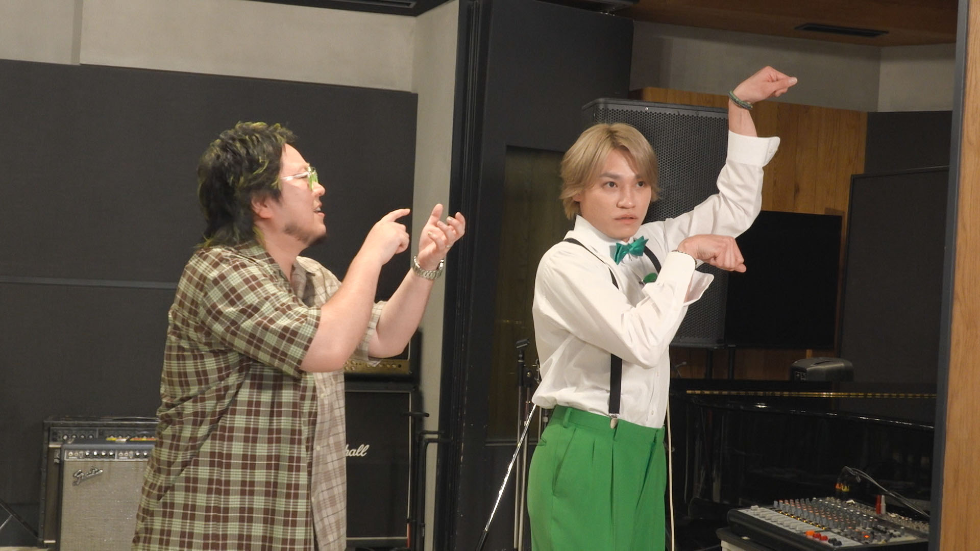 左からこっちのけんと、二階堂高嗣（Kis-My-Ft2）。©テレビ朝日 [画像