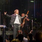 川畑要が六本木の夜景を背に熱唱、初のビルボードライブツアーで藤井風らカバー